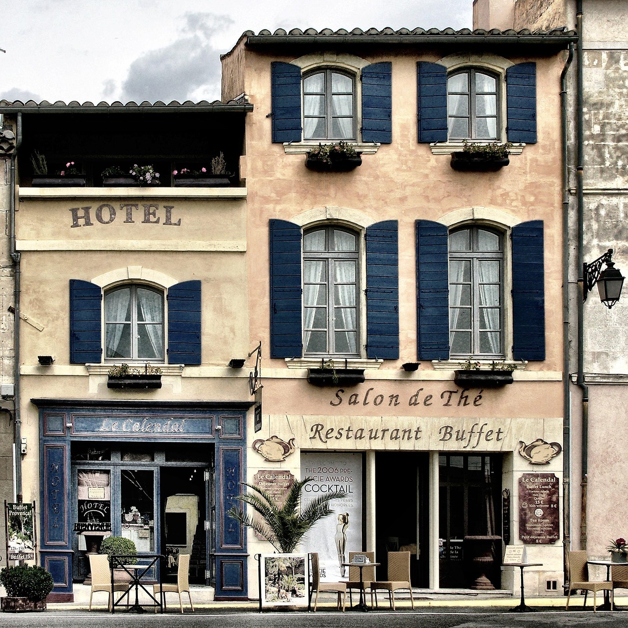 where to stay on a 14 day Europe tour packages with flights