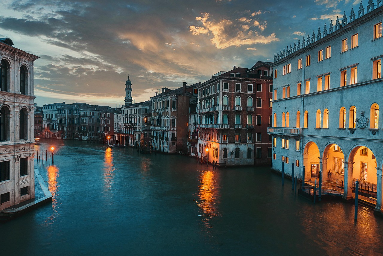 21 day Europe tour packages highlighting iconic cities like Paris Rome Barcelona