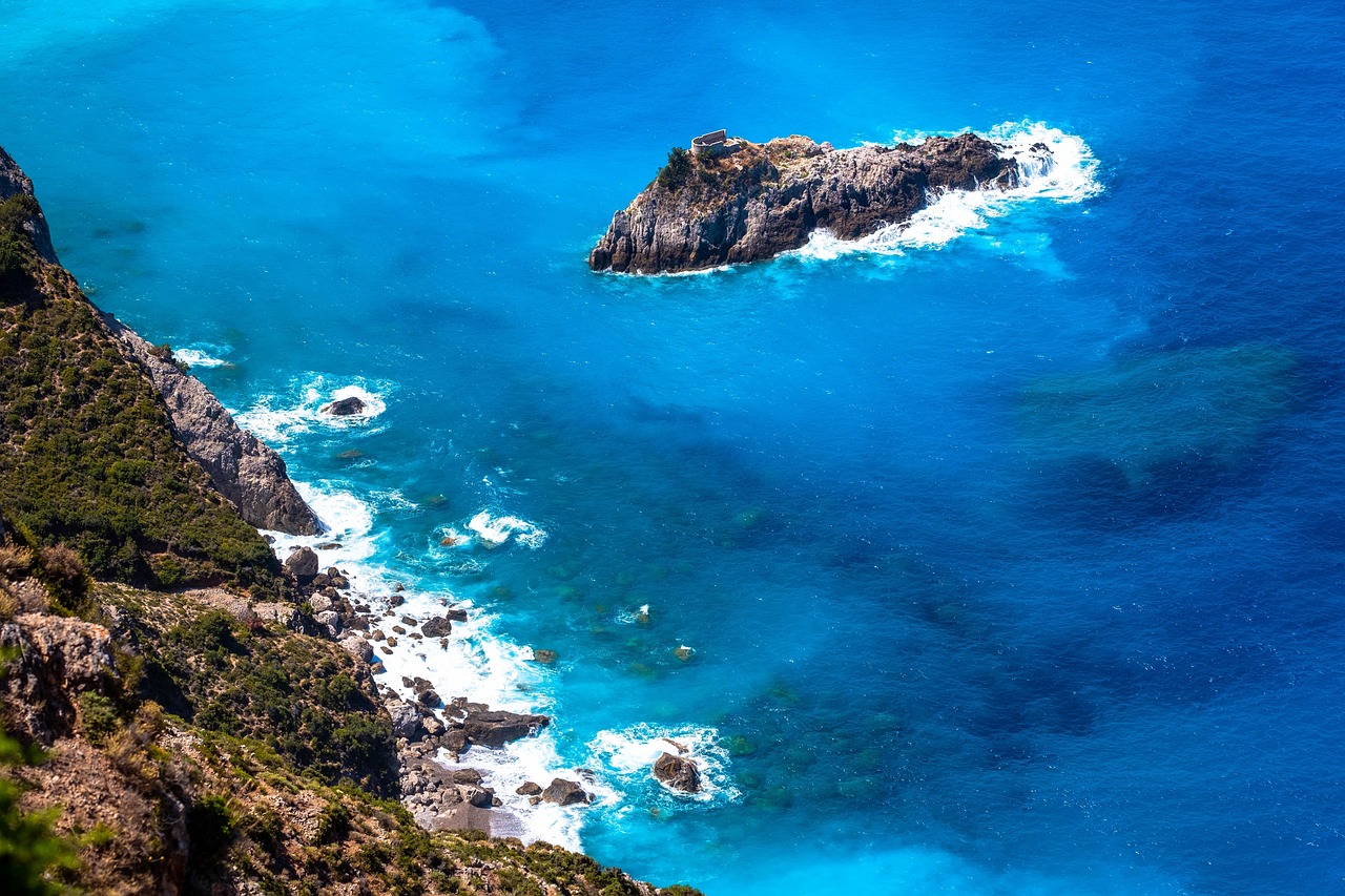 Things to do in Kefalonia: sunset over Myrtos Beach
