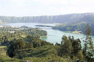 Panoramic view of the twin lakes in Sete Cidades for things to do in São Miguel